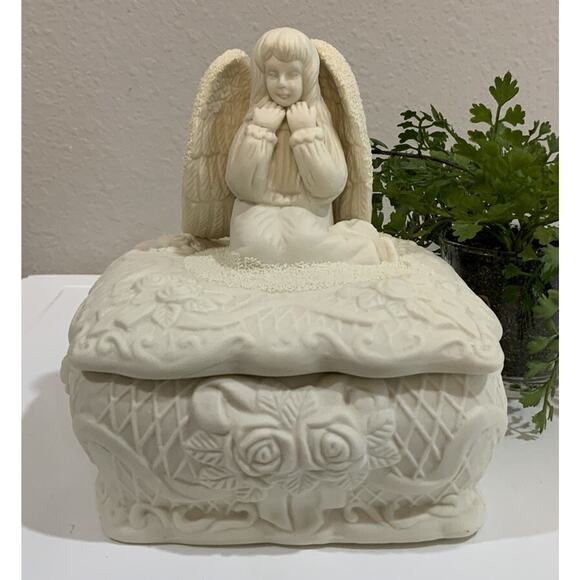 ￼Vtg Ornate Ceramic Cream Angel Roses Ribbon Weave Square Trinket Dish W Lid - Picture 1 of 10